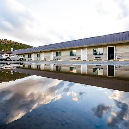 Oyo Riverside Inn John Day Or Kültér fotó